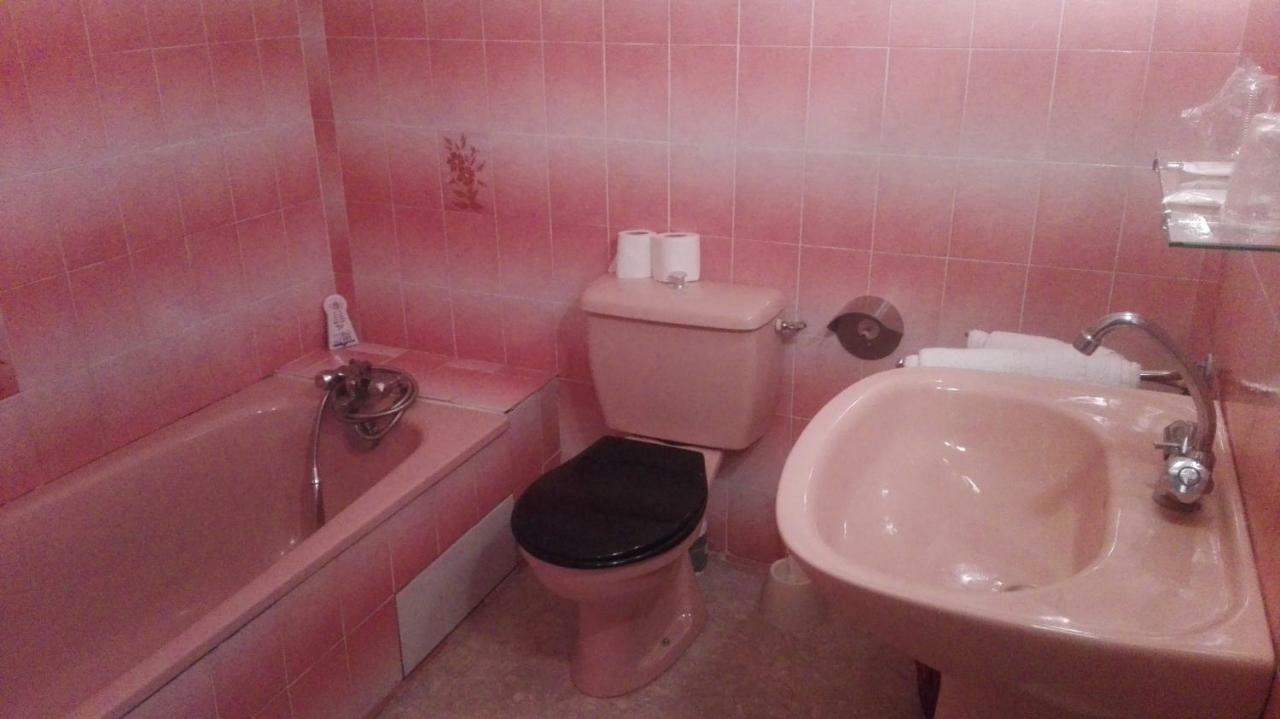 Le Barry Hotell Villefranche-dʼAlbigeois Exteriör bild